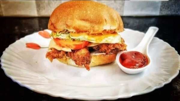  Crispy Chicken Burger with Creamy Homemade Mayonnaise
