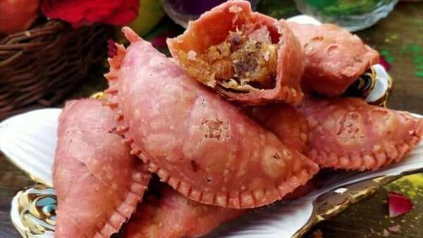 Holi 2023: Gulkand Shahi Gujiya To Adorn Your Dessert Table