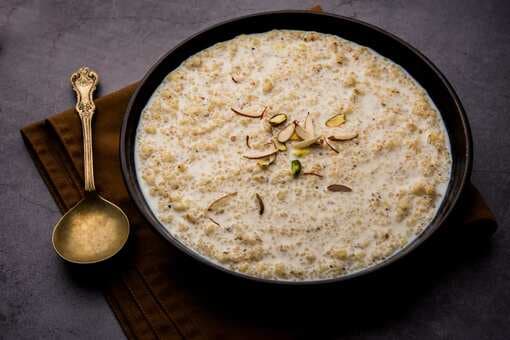 Oats Porridge With Jaggery And Milk: A Yummy, Wholesome Bowl
