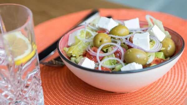 Olives And Mint Salad For Weight Loss