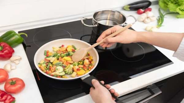 Here’s Why You Should Switch To Induction Cooktop Right Away 