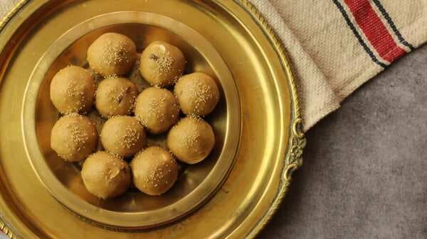 7 Quick Tips To Make Atte Ki Pinni At Home This Winter