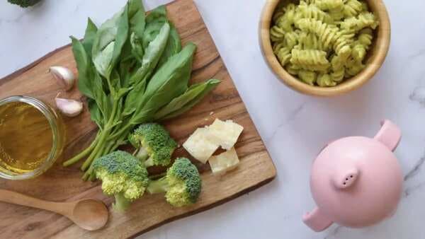 This Creamy Pesto Will Get Kids To Eat More Broccoli