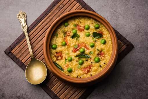 Dalia Khichdi With Garlic Achar: Try This Comfort Bowl