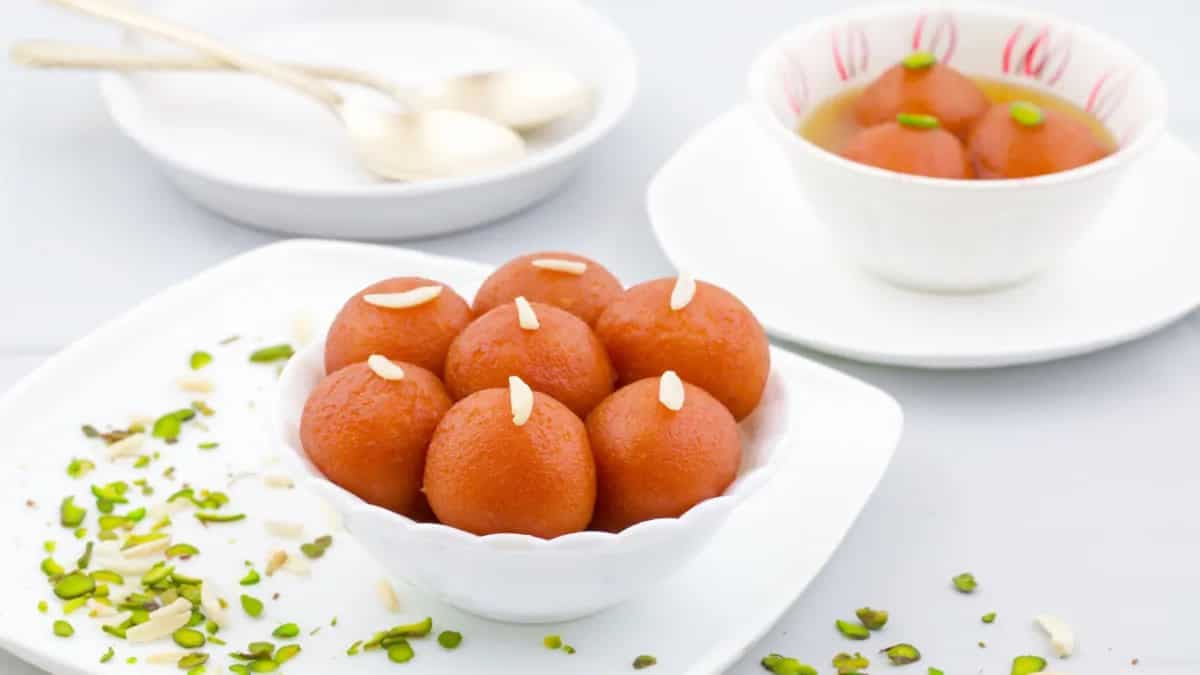 Quick Tips To Prevent Gulab Jamuns From Bursting