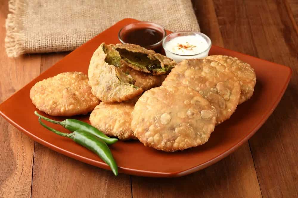 Try Lucknow's Breakfast Special Khasta Kachori At Home 
