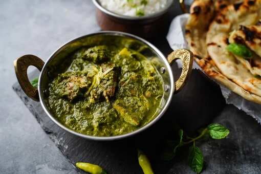 These 5 Saag Dishes Feel Like A Warm Hug In Winters 