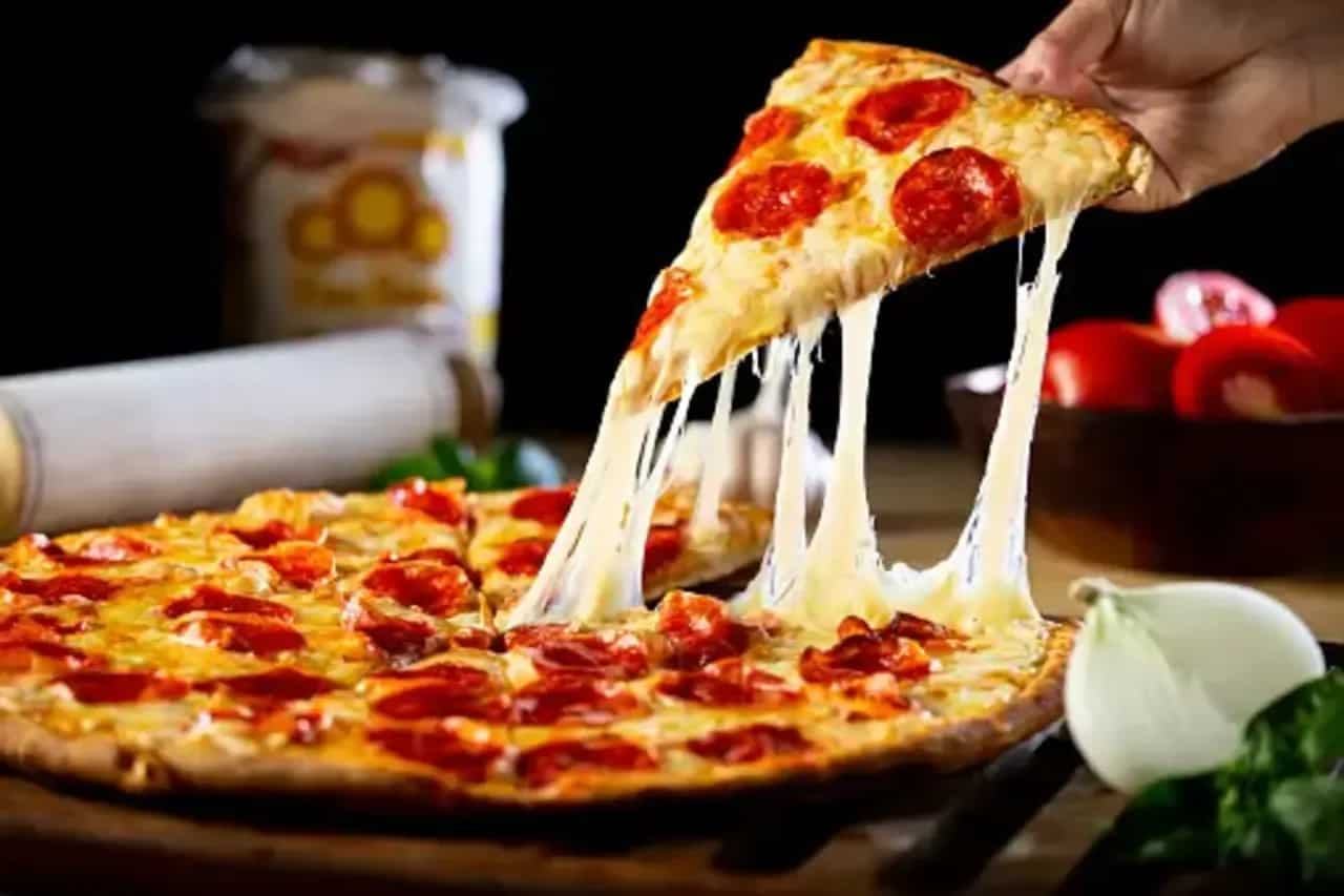 Top 5 Tips To Bake Pizza In A Microwave Like A Pro