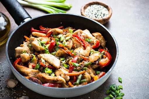 Indulge Away: These Stir-Fried Chicken Noodles Are Party Starter