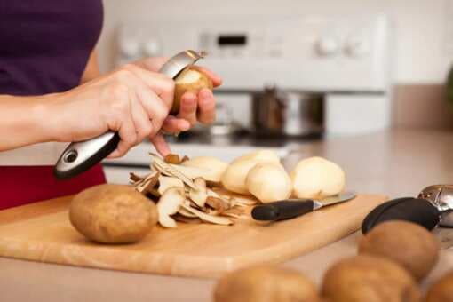 Kitchen Tips: 5 Reasons To Not Throw Away Potato Peels