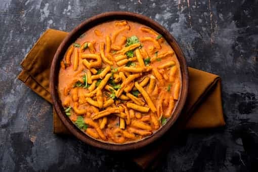 Sev Tamatar Nu Shaak: A Gujarati-Style Tomato And Sev Curry