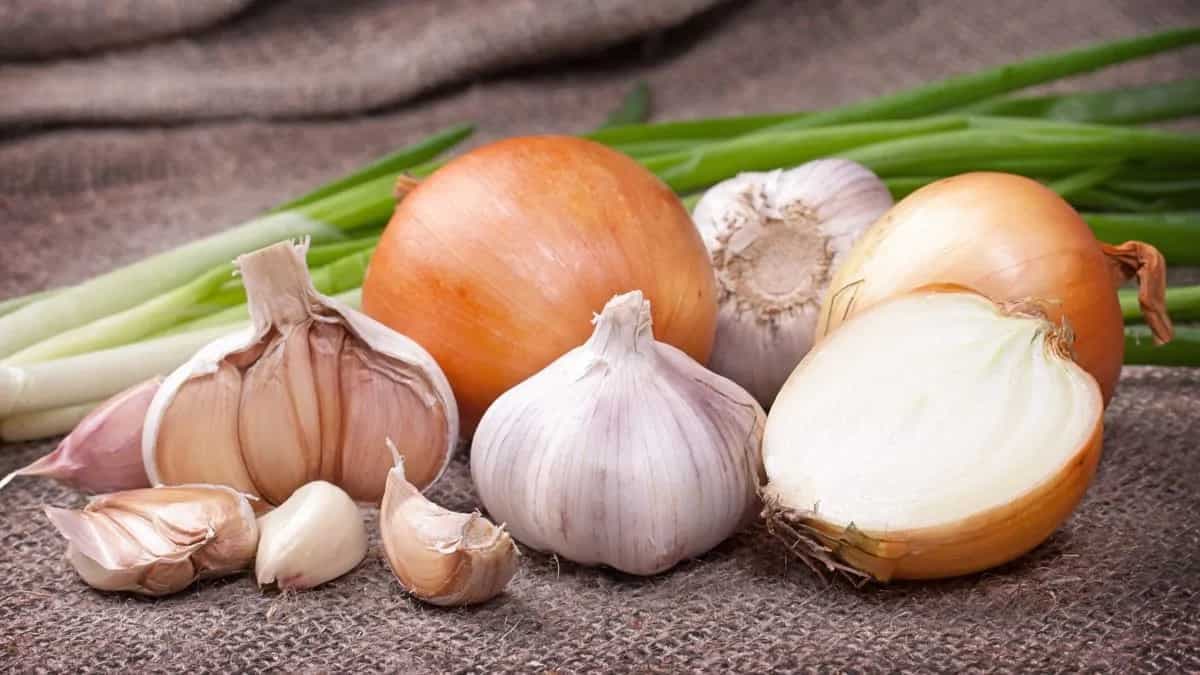 Got Garlic Breath And Onion-y Hands? Here's How To Fix It