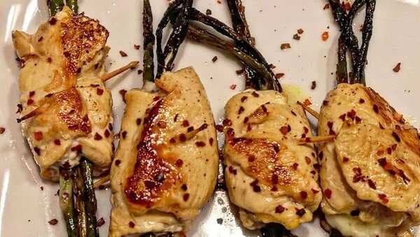 Garlic Chicken With Asparagus Is All You Need For Fancy Dinner