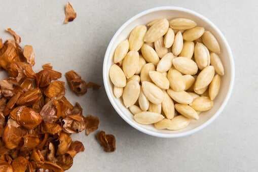 We Bet You Didn't Know These 5 Creative Ways To Use Almond Peels
