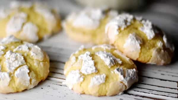 Not A Chocoholic? Bake Some Lemon Crinkle Cookies Instead