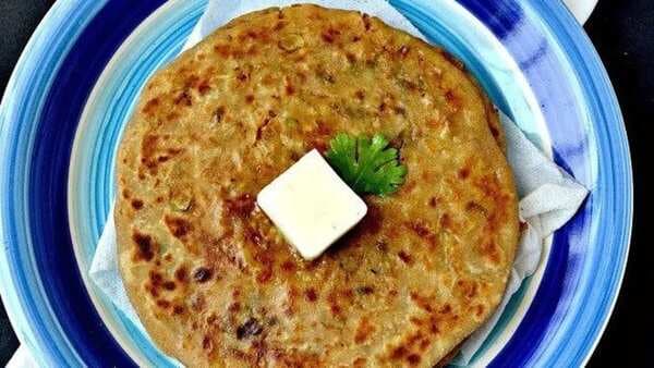How To Make Stuffed Mooli Paratha For Lunch